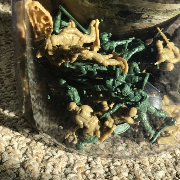 ACTION FIGURES - Picture 2 of 5